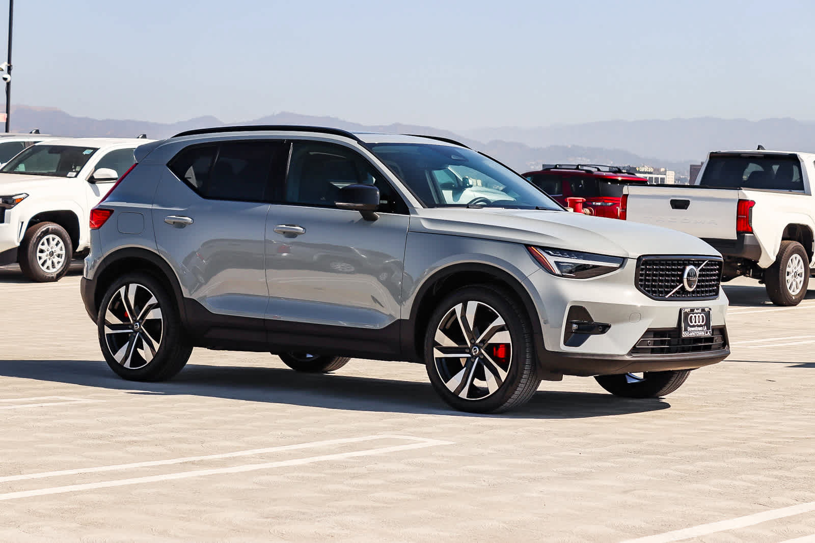 Used 2025 Volvo XC40 B5 Plus w/ Protection Package Premier AWD/4WD image 3