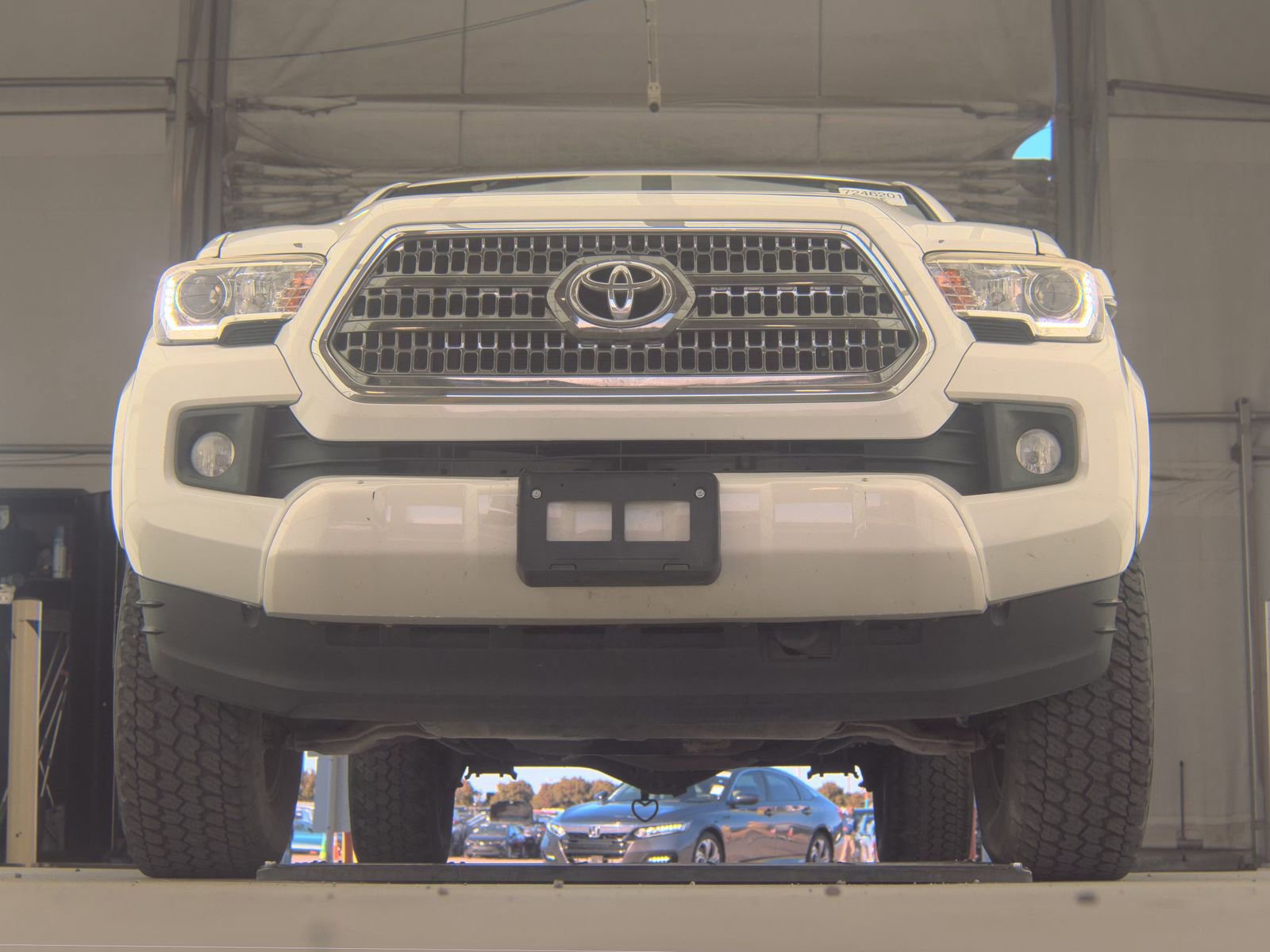 Used 2017 Toyota Tacoma TRD Sport image 3