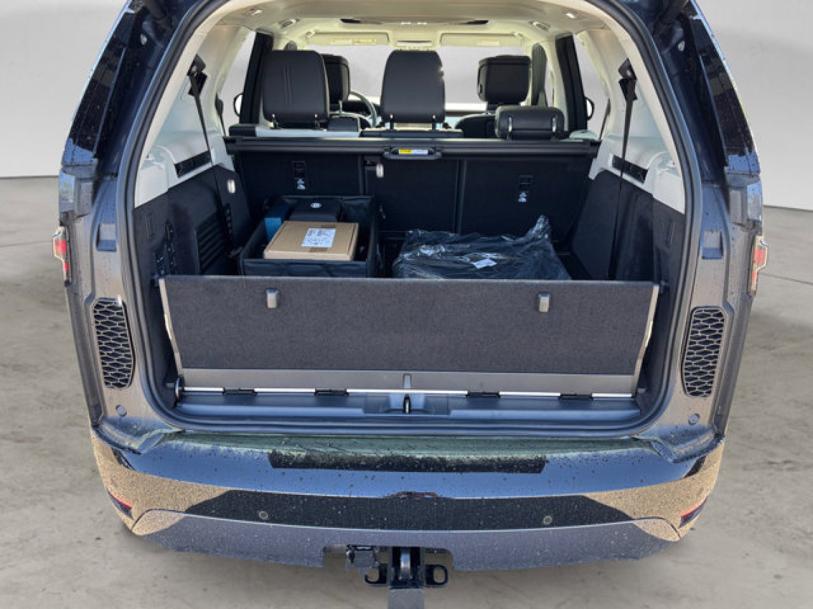 New 2025 Land Rover Discovery Dynamic SE image 19