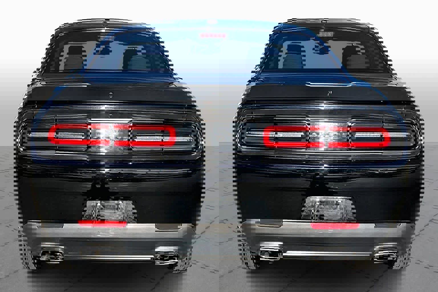 Used 2023 Dodge Challenger SXT image 4