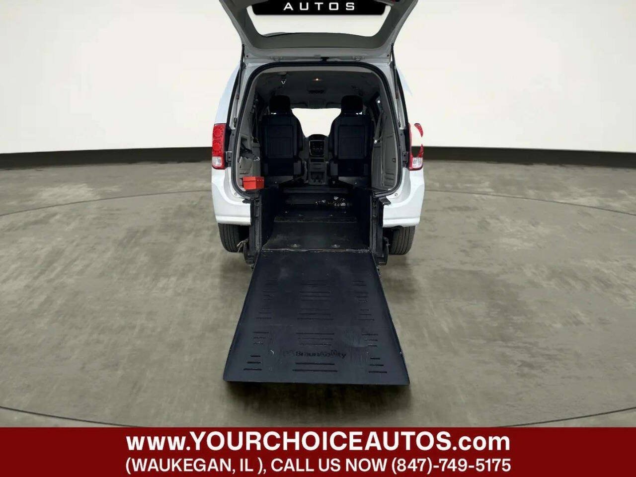 Used 2017 Dodge Grand Caravan SE w/ Power Window Group FWD image 1