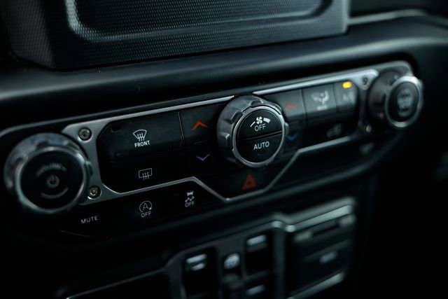 Used 2021 Jeep Gladiator Willys image 38