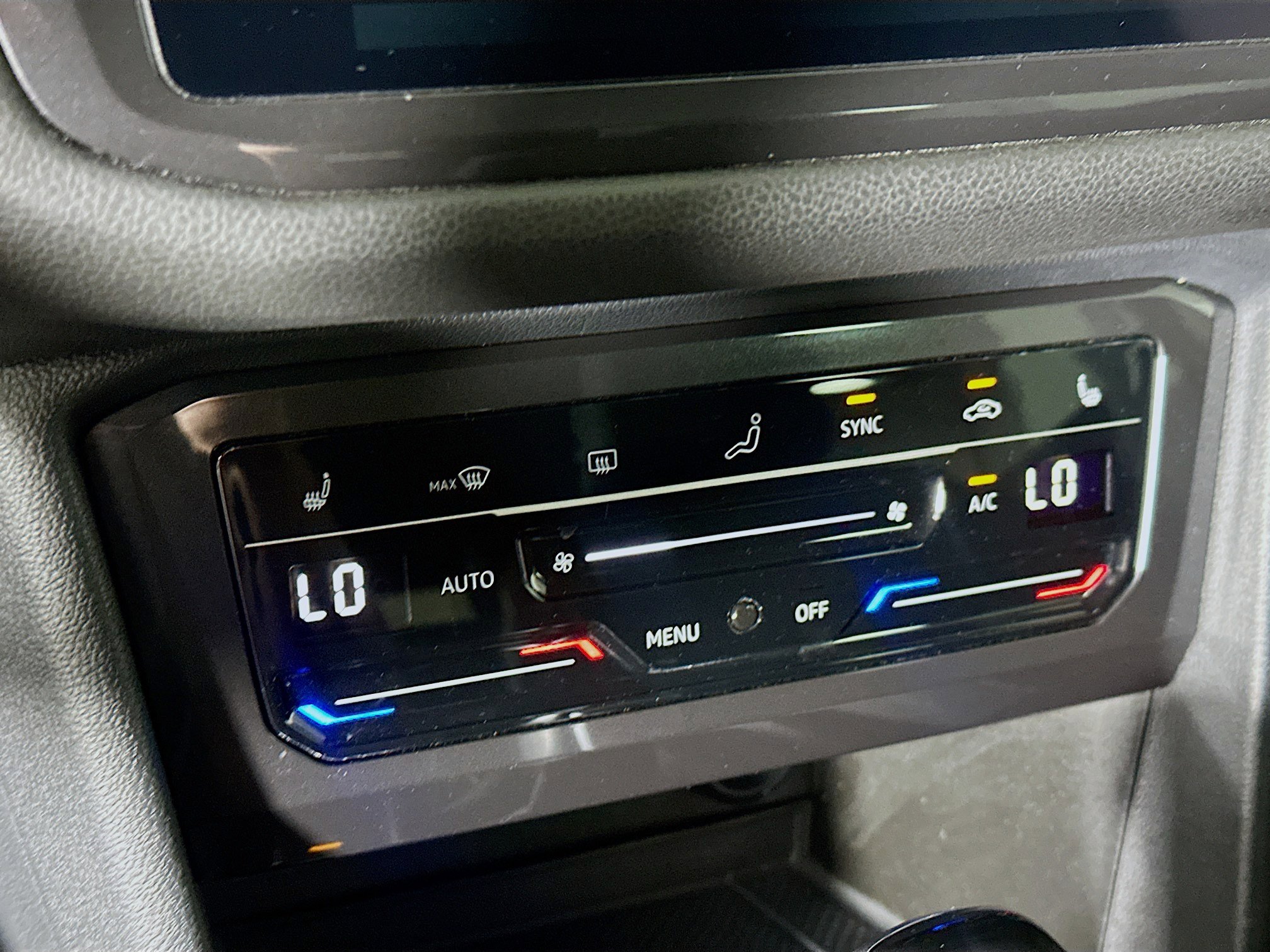 Used 2022 Volkswagen Tiguan SE image 22