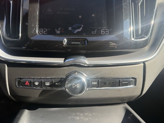 Used 2018 Volvo XC60 T6 Momentum w/ Convenience Package image 10