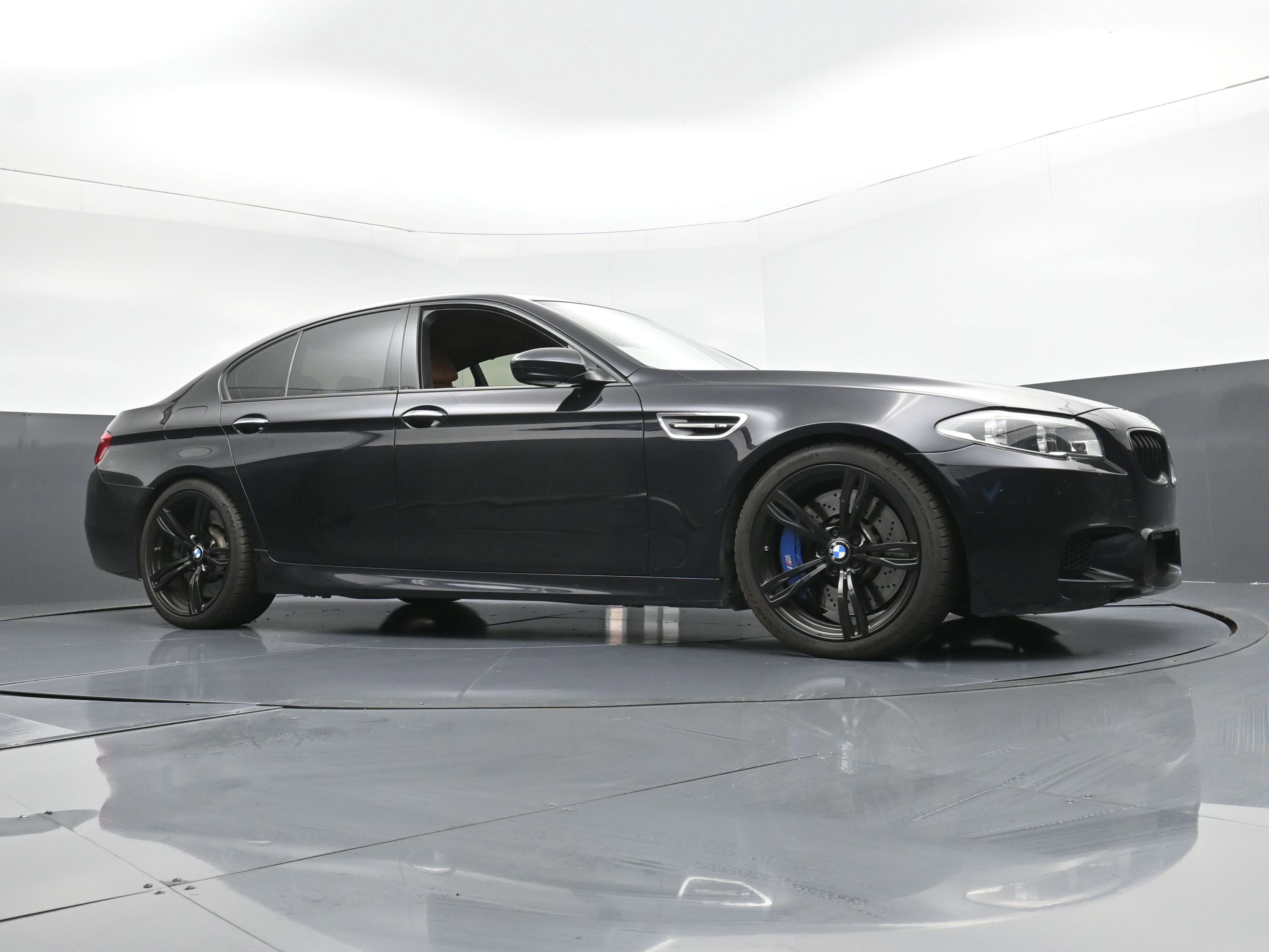 Used 2015 BMW M5 image 22