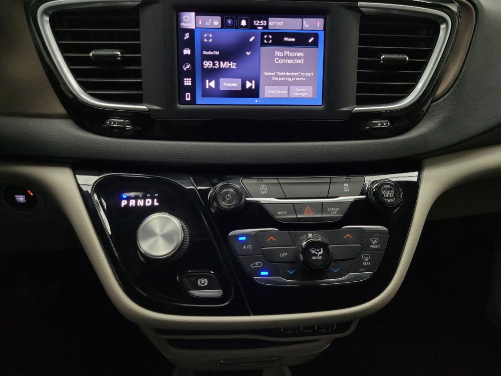 Used 2022 Chrysler Voyager LX image 25