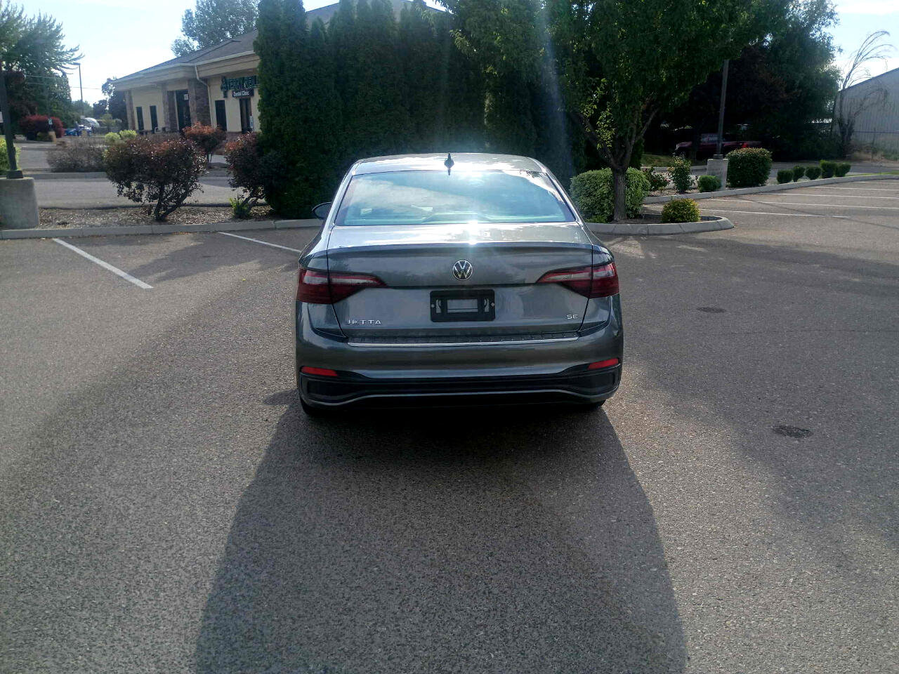 Used 2023 Volkswagen Jetta SE w/ Panoramic Sunroof Package image 4