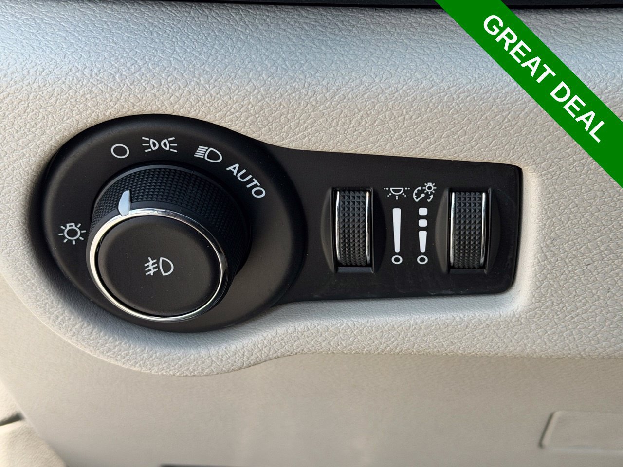 Used 2018 Chrysler Pacifica Touring-L FWD image 20