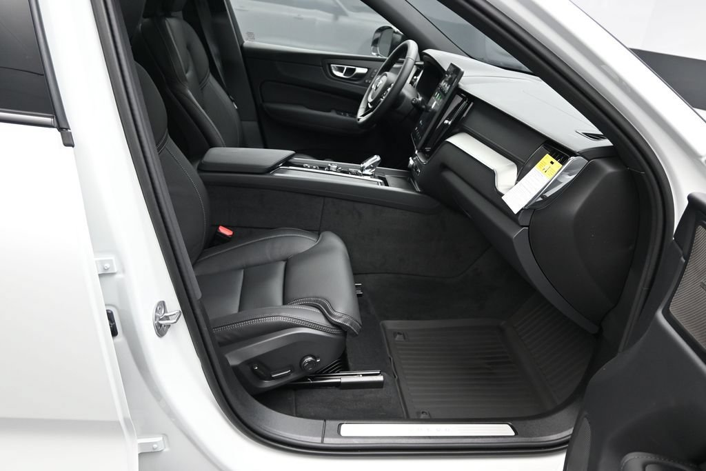 New 2026 Volvo XC60 T8 Ultra w/ Climate Package PRO AWD/4WD image 20