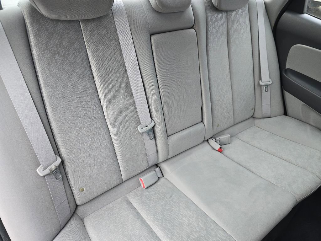 Used 2010 Hyundai Elantra GLS image 15