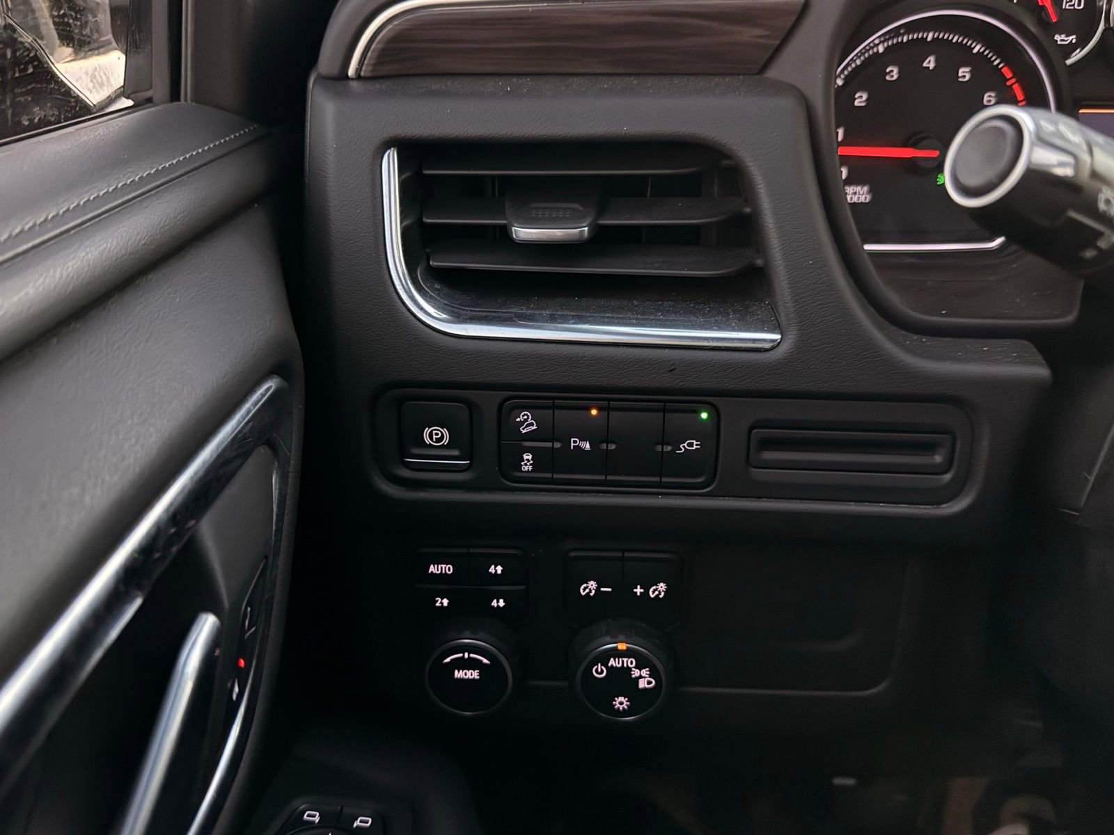 Used 2021 Chevrolet Tahoe Z71 image 37