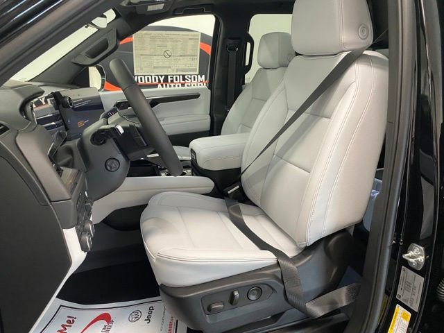 New 2025 Chevrolet Suburban Premier AWD/4WD image 17