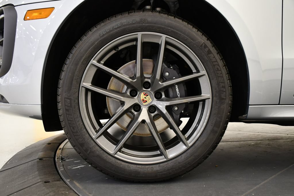 Certified 2026 Porsche Macan Turbo AWD/4WD image 16
