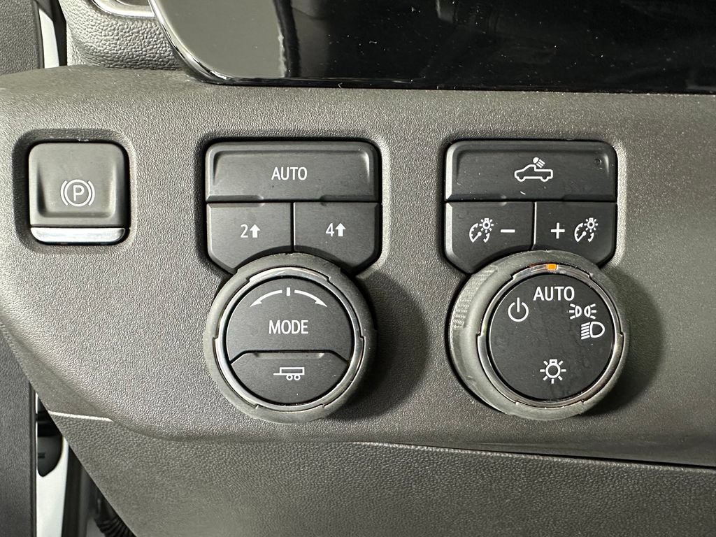 Used 2025 Chevrolet Silverado 1500 LT AWD/4WD image 17