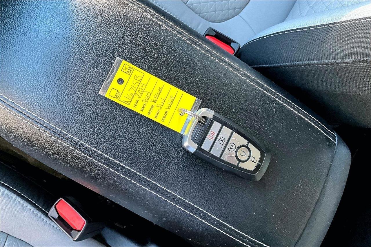 Used 2024 Ford Escape Active image 32