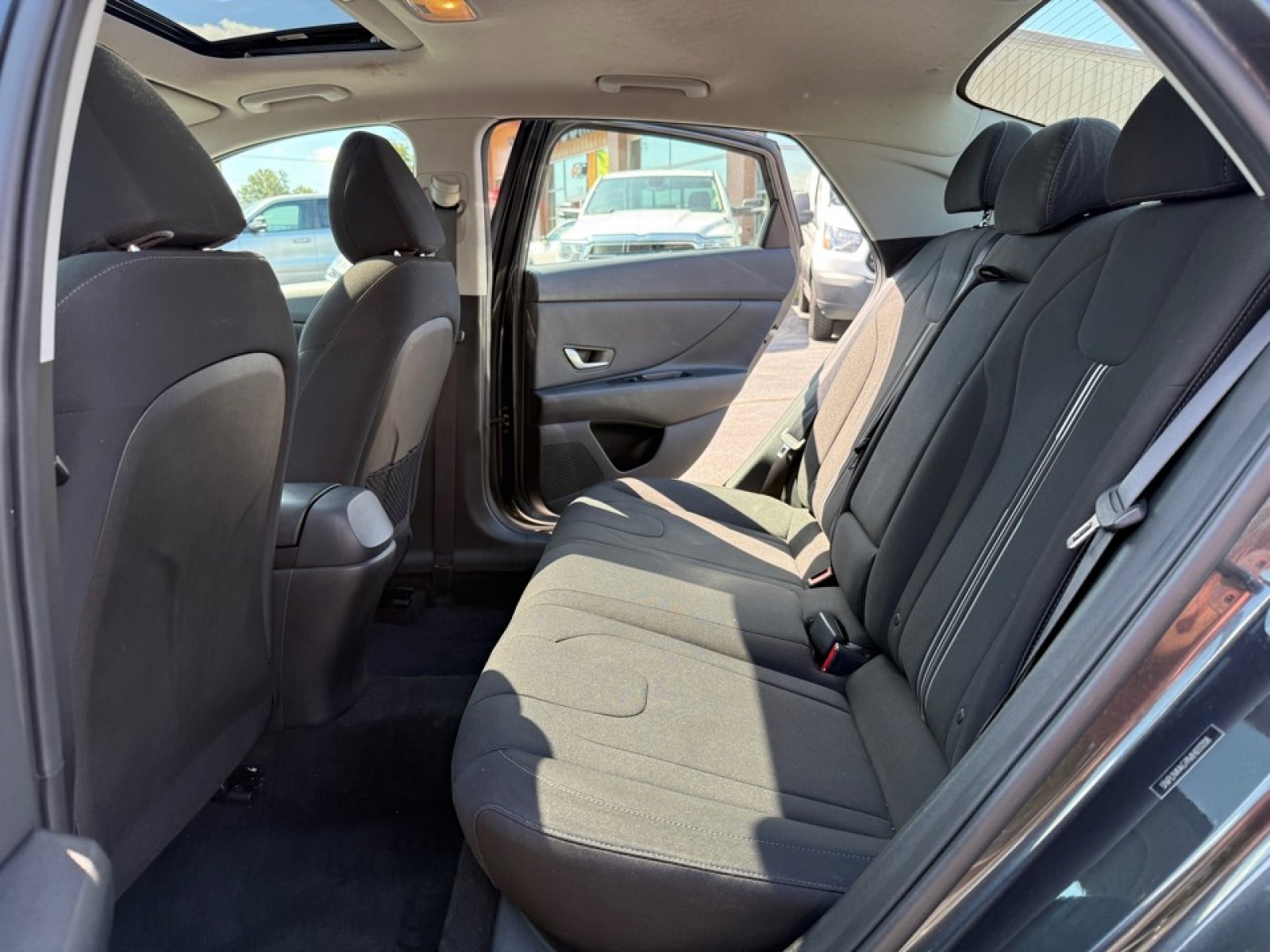 Used 2021 Hyundai Elantra SEL w/ Convenience + Premium Package image 14