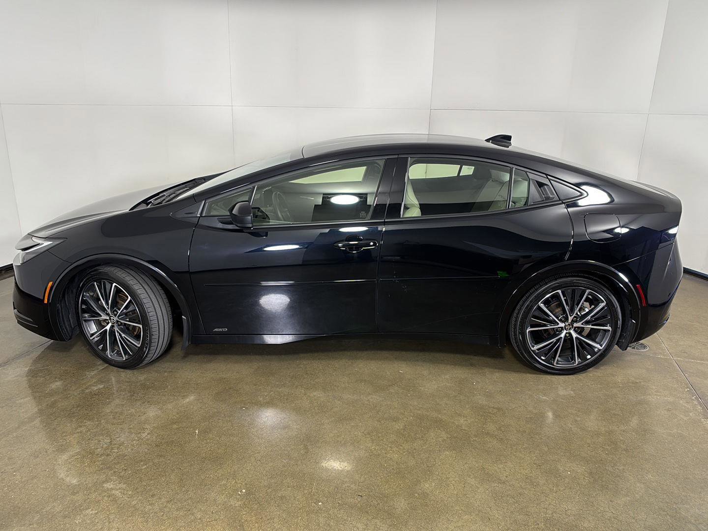 Used 2024 Toyota Prius XLE AWD/4WD image 14