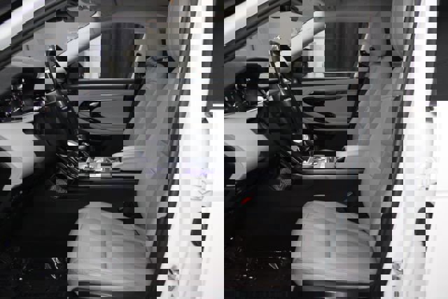 Used 2020 Land Rover Range Rover Evoque S image 13