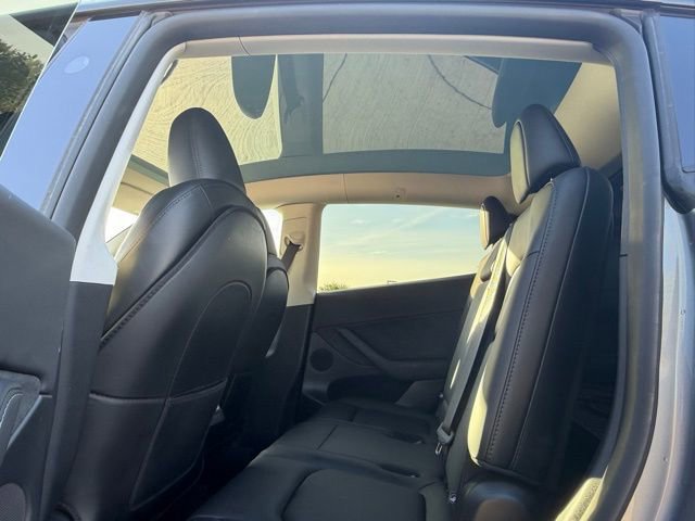 Used 2025 Tesla Model Y Long Range image 9