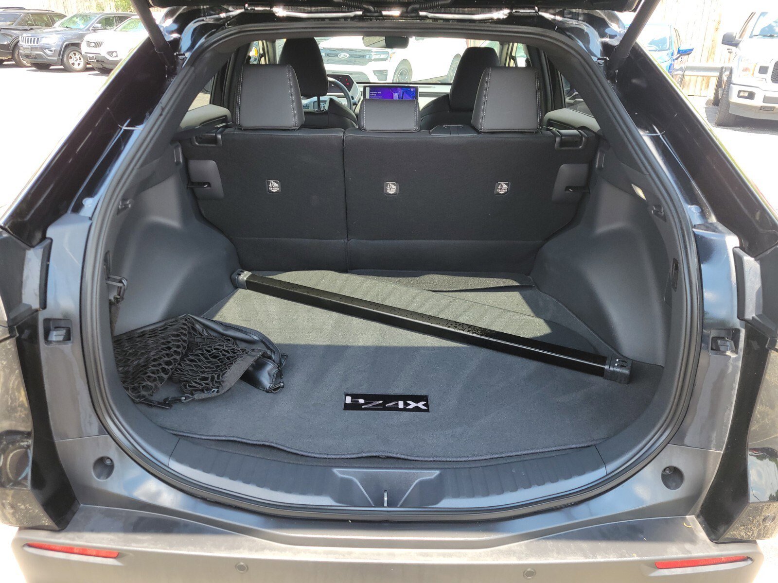 Used 2025 Toyota bZ4X FWD image 30