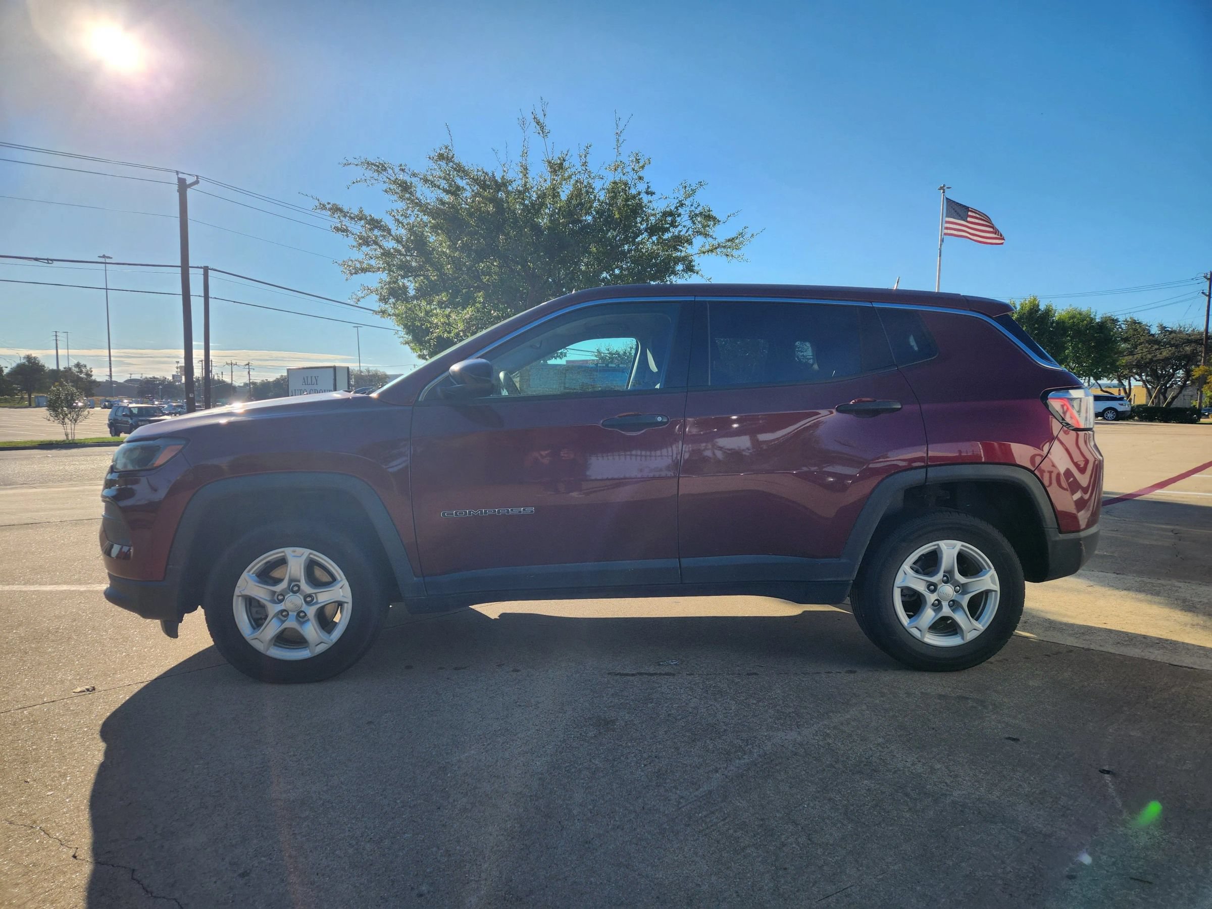 Used 2022 Jeep Compass Sport AWD/4WD image 2