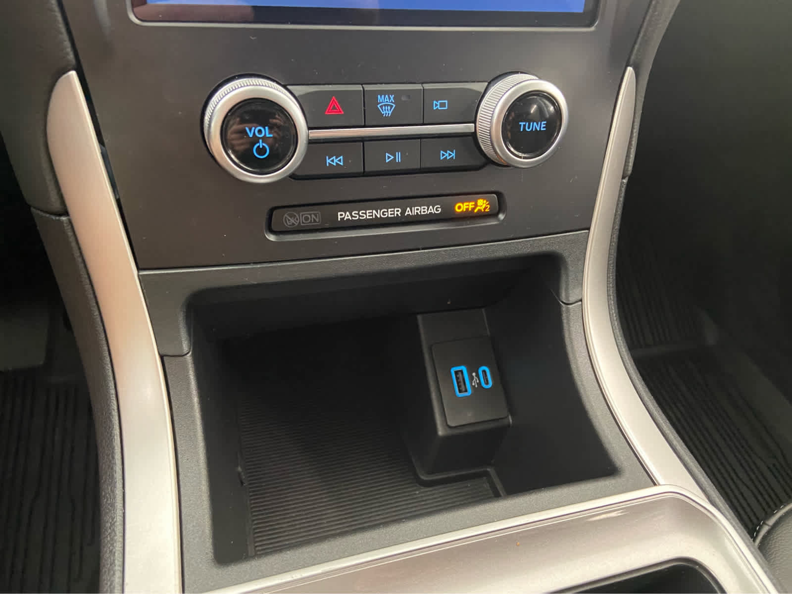 Used 2024 Ford Edge SEL image 34