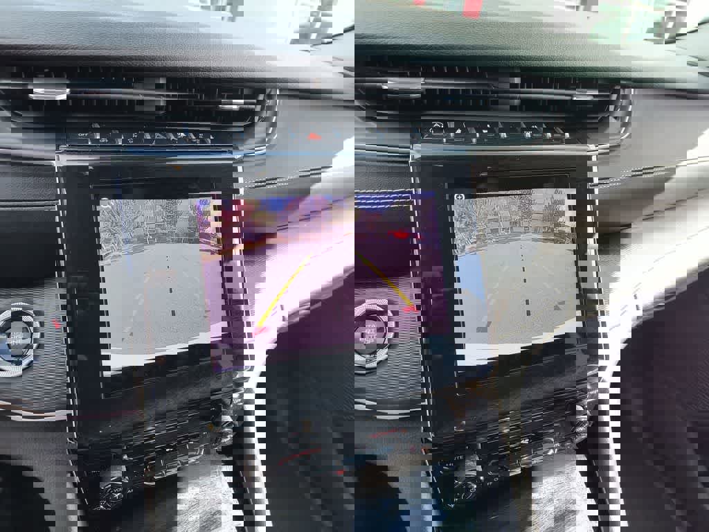 Used 2023 Jeep Grand Cherokee Laredo image 17