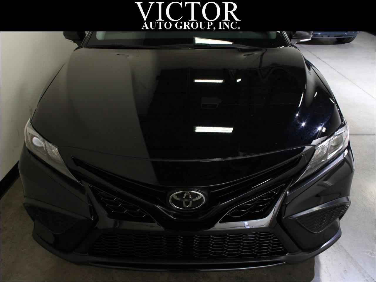 Used 2022 Toyota Camry SE FWD image 3