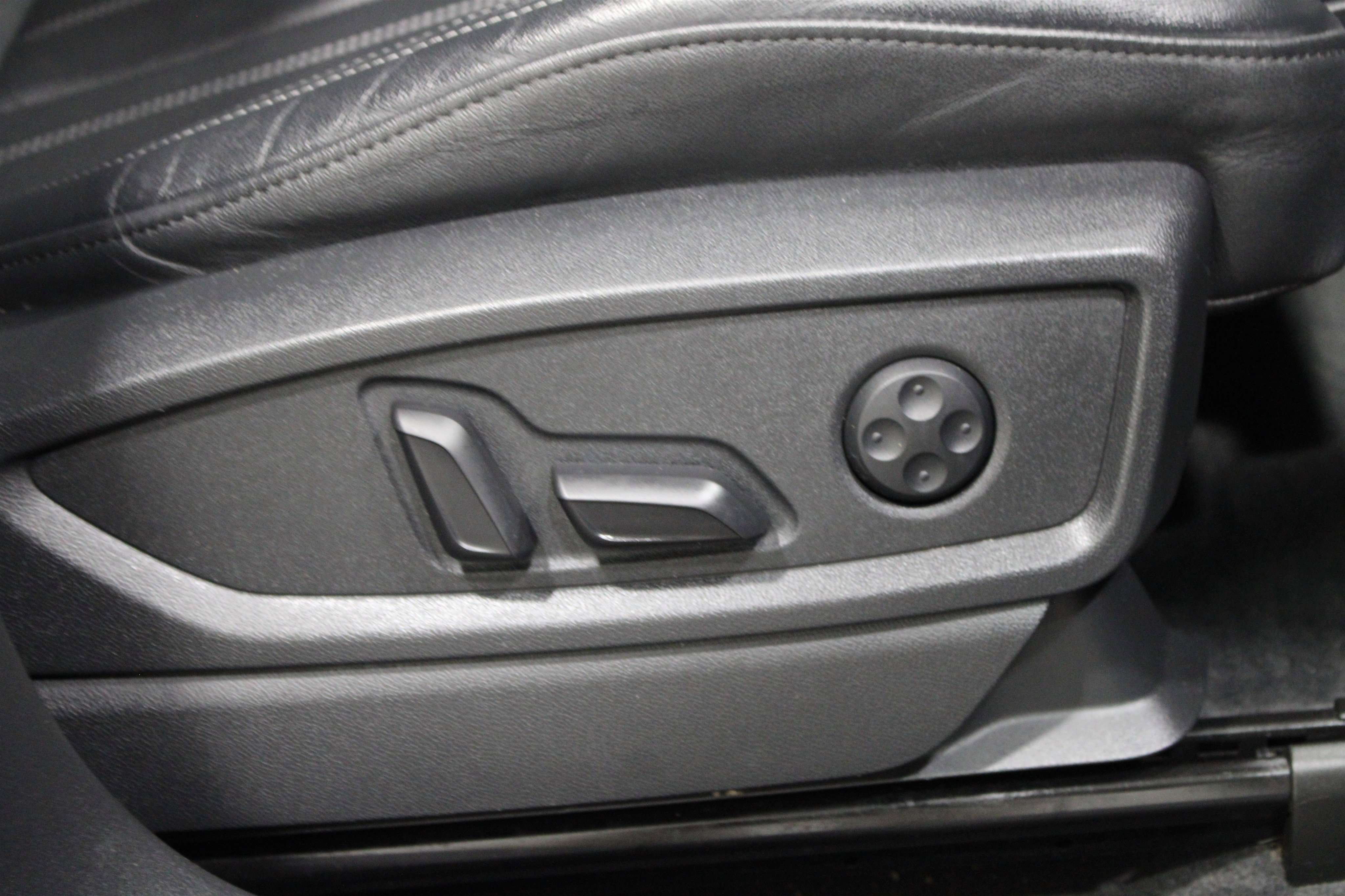 Used 2021 Audi Q5 Prestige w/ Prestige Package image 29