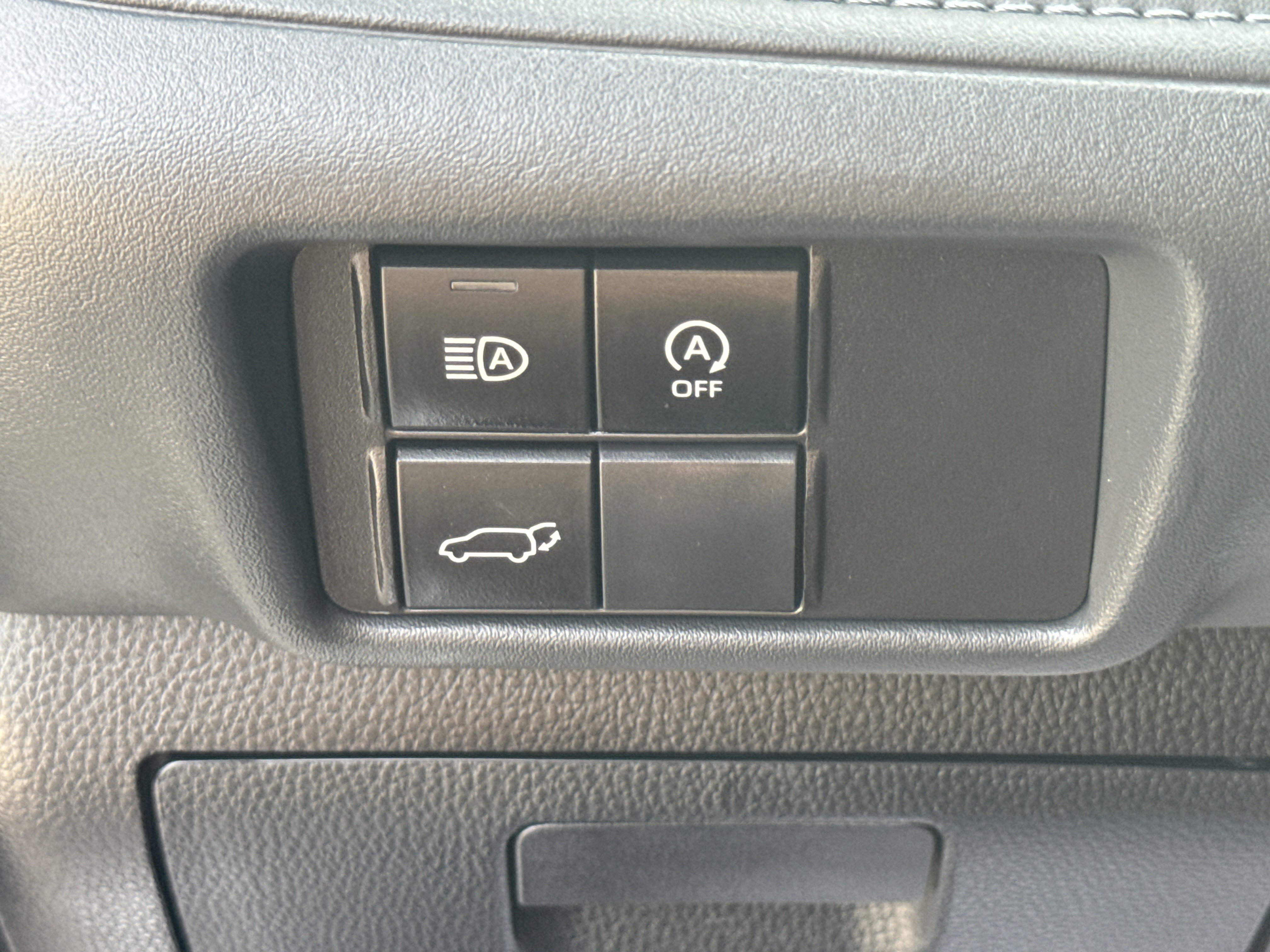 Used 2024 Toyota Highlander LE image 25