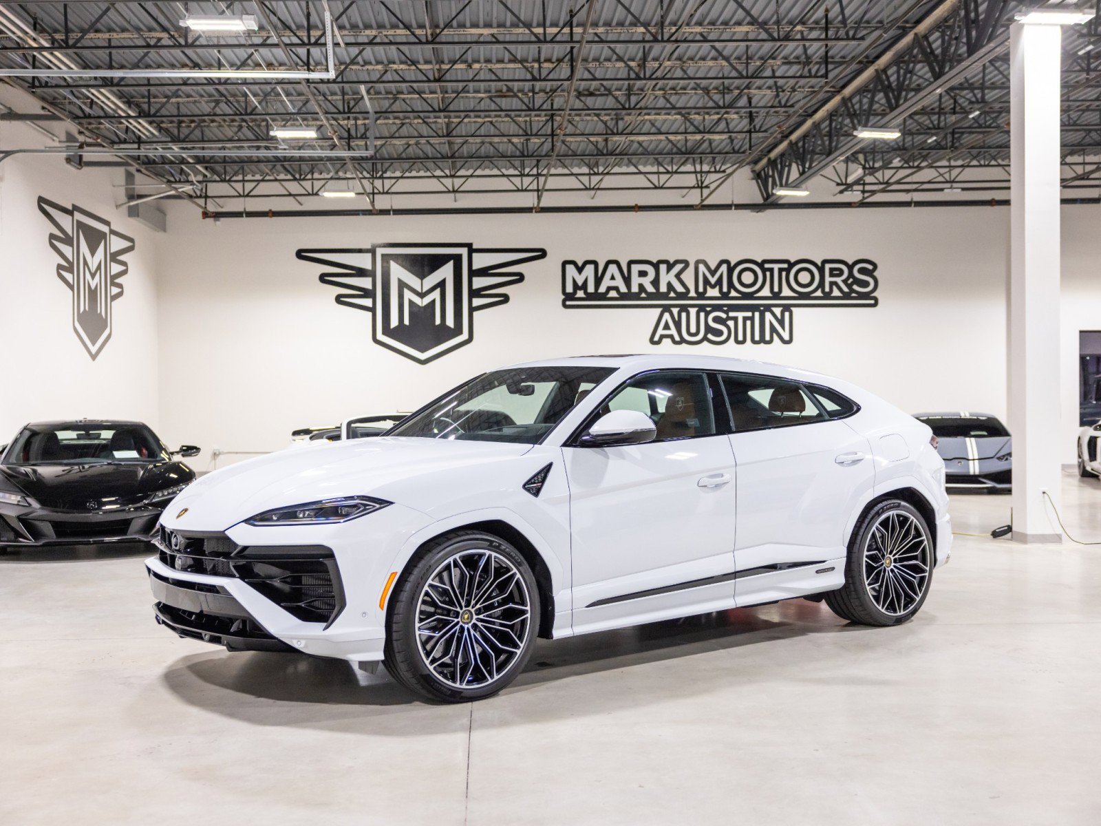 Used 2025 Lamborghini Urus SE image 1