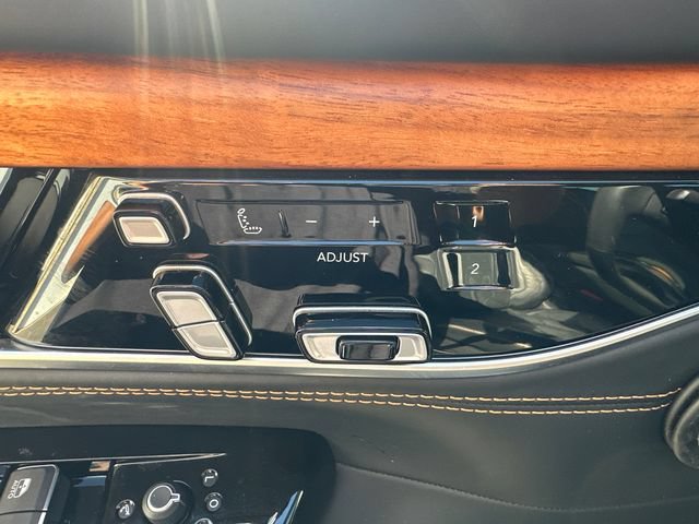 Used 2024 Jeep Grand Wagoneer Series III AWD/4WD image 25