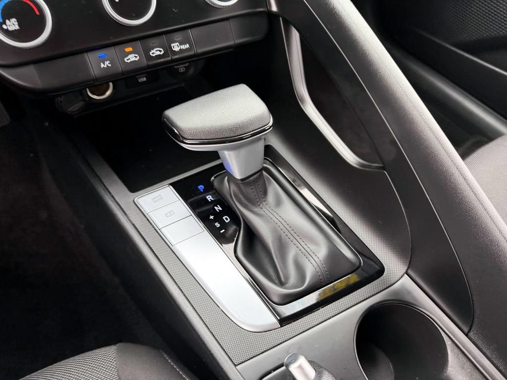Certified 2023 Hyundai Elantra SE FWD image 18