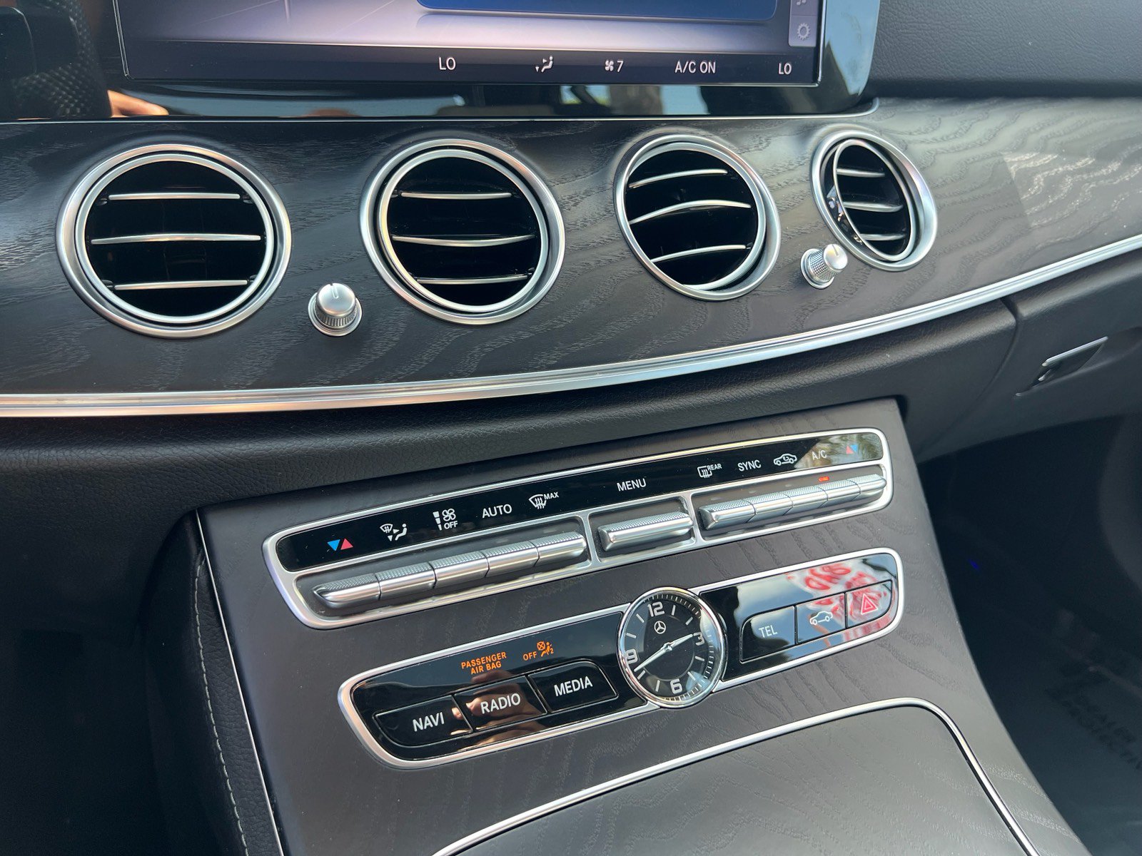Used 2018 Mercedes-Benz E 300 w/ Premium 2 Package (Q02) image 21