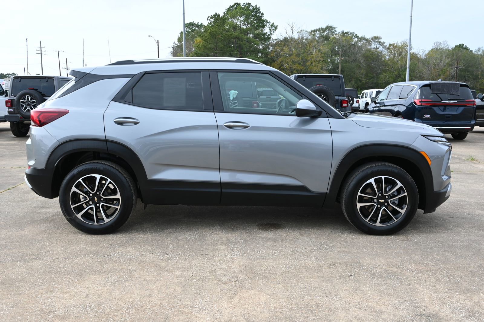 Used 2025 Chevrolet TrailBlazer LT image 6