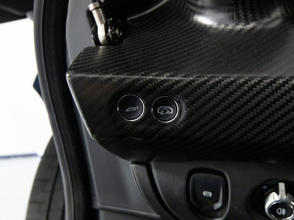 Used 2019 McLaren Senna image 27