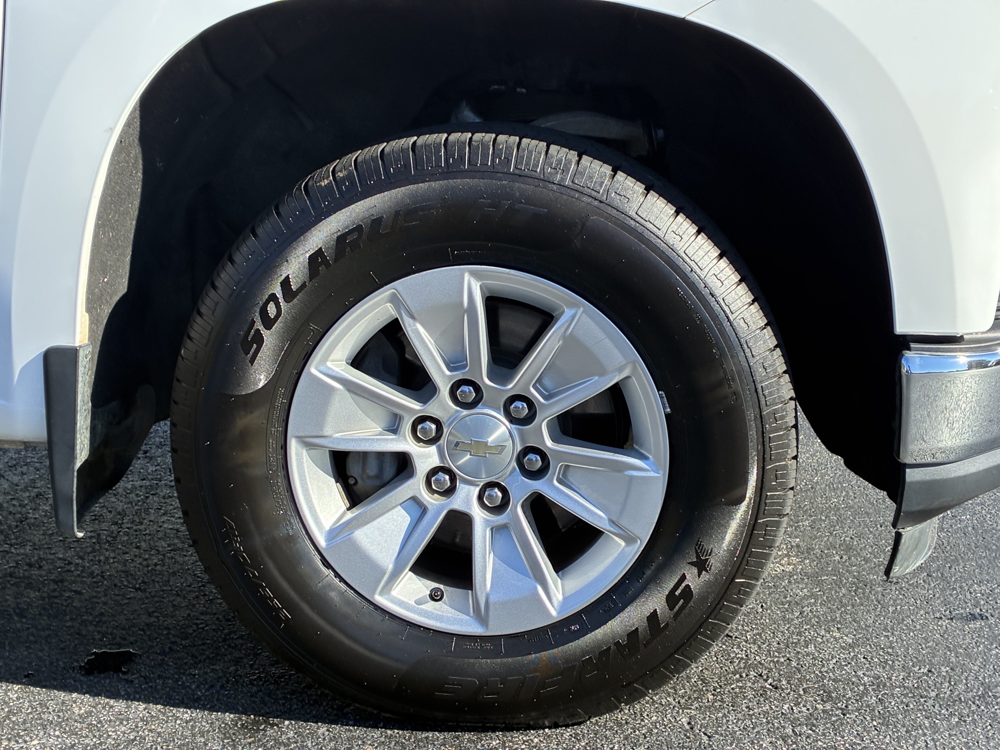 Used 2022 Chevrolet Silverado 1500 LT AWD/4WD image 6