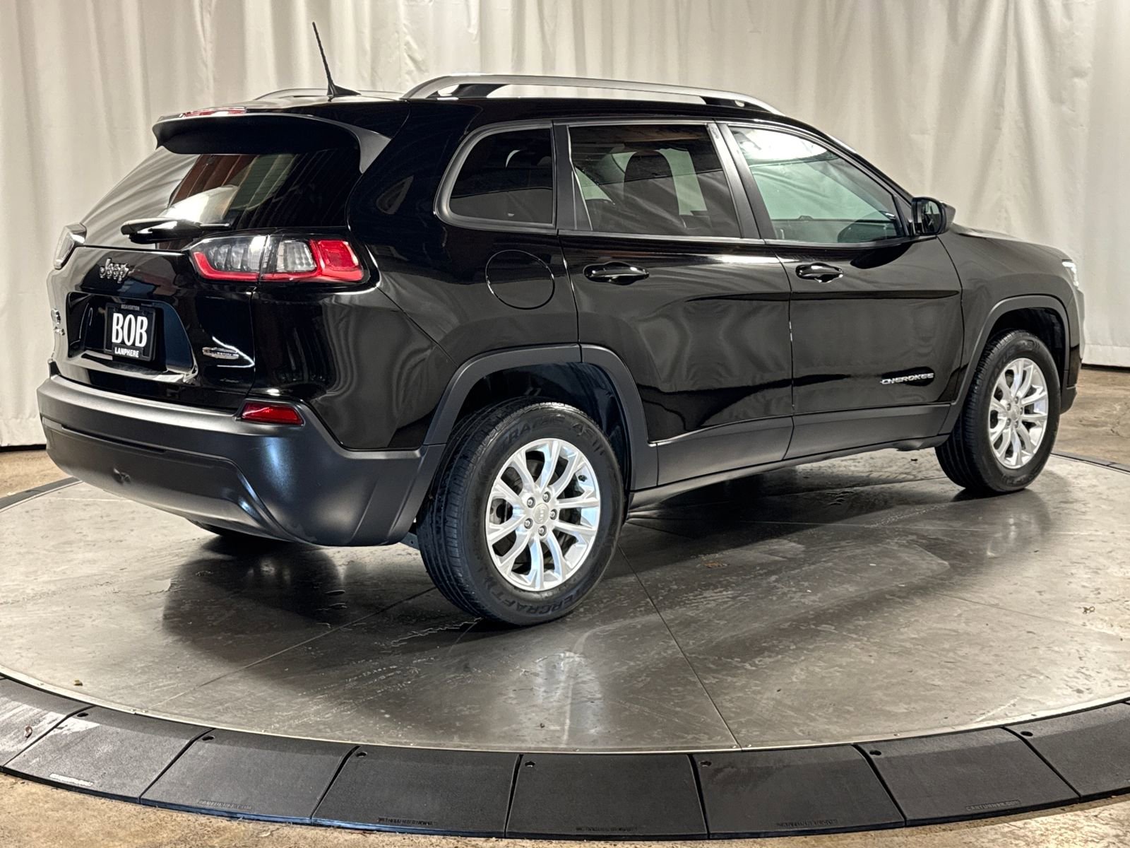 Used 2020 Jeep Cherokee Latitude w/ Cold Weather Group image 8