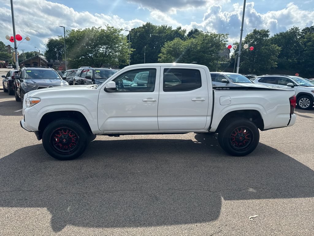 Used 2020 Toyota Tacoma SR AWD/4WD image 4