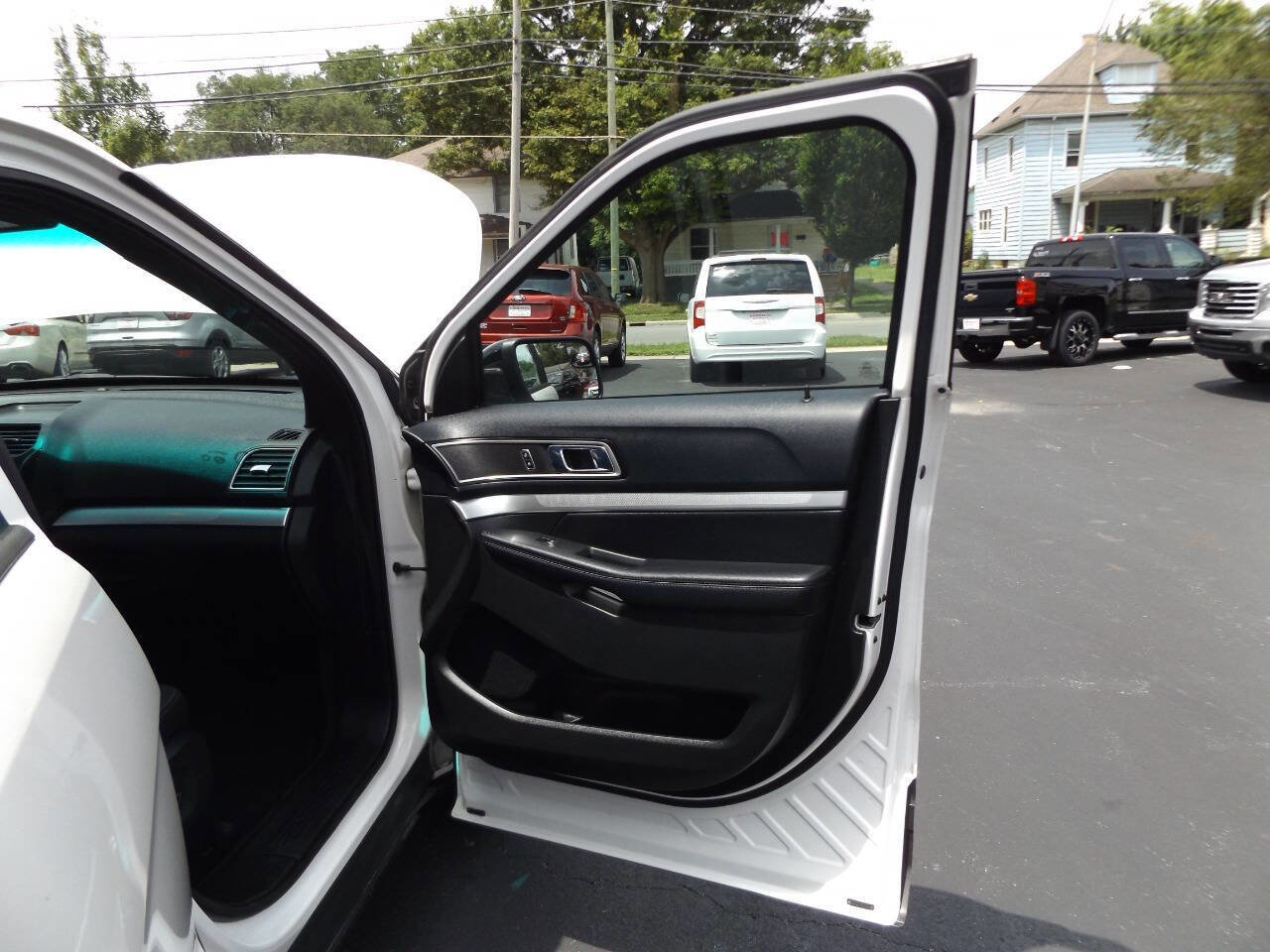 Used 2016 Ford Explorer XLT image 27