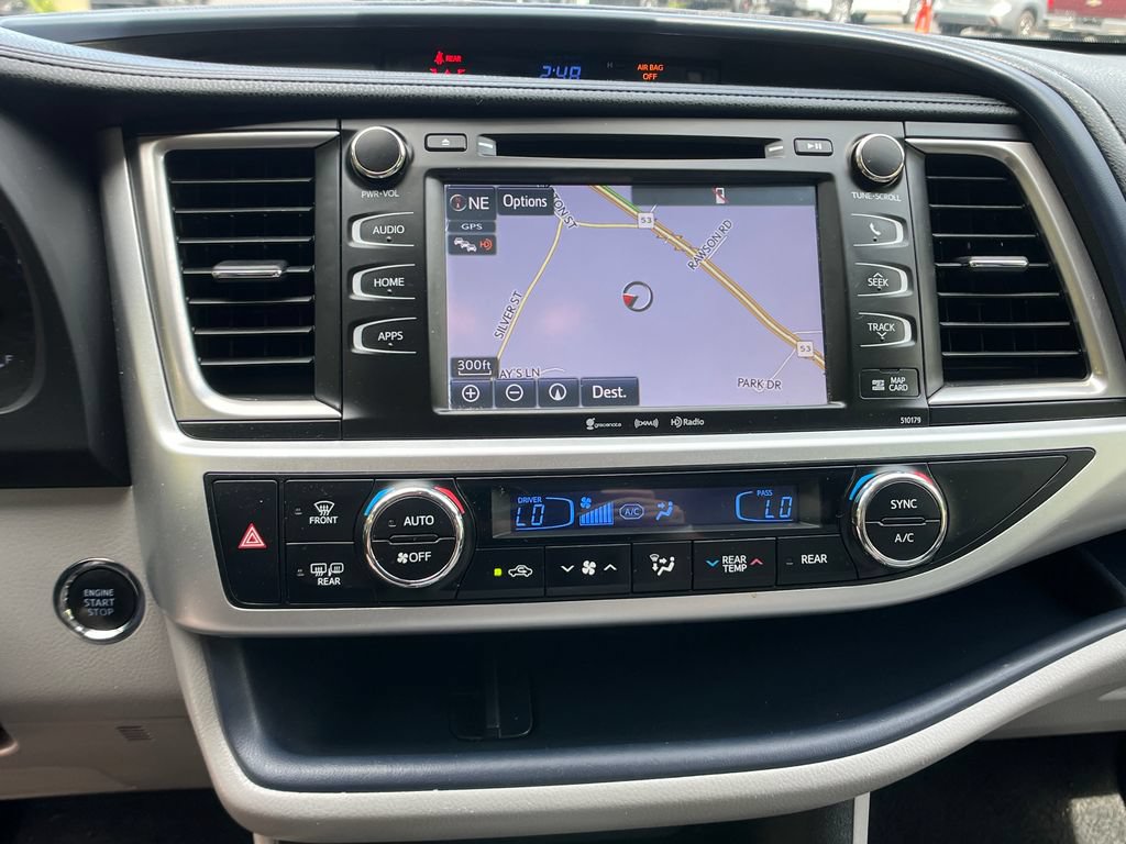 Used 2018 Toyota Highlander XLE AWD/4WD image 16