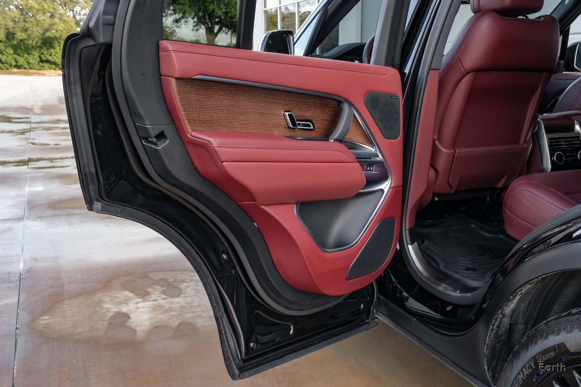 Used 2024 Land Rover Range Rover SE image 95