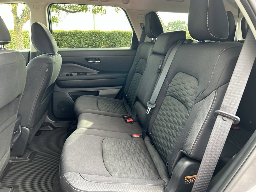 Used 2022 Nissan Pathfinder SV image 6