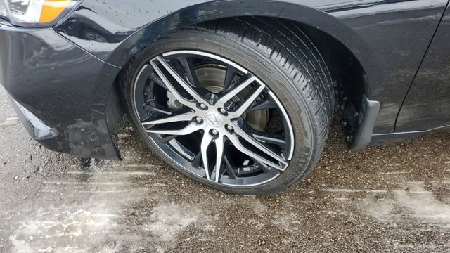 Used 2022 Honda Accord Touring image 3