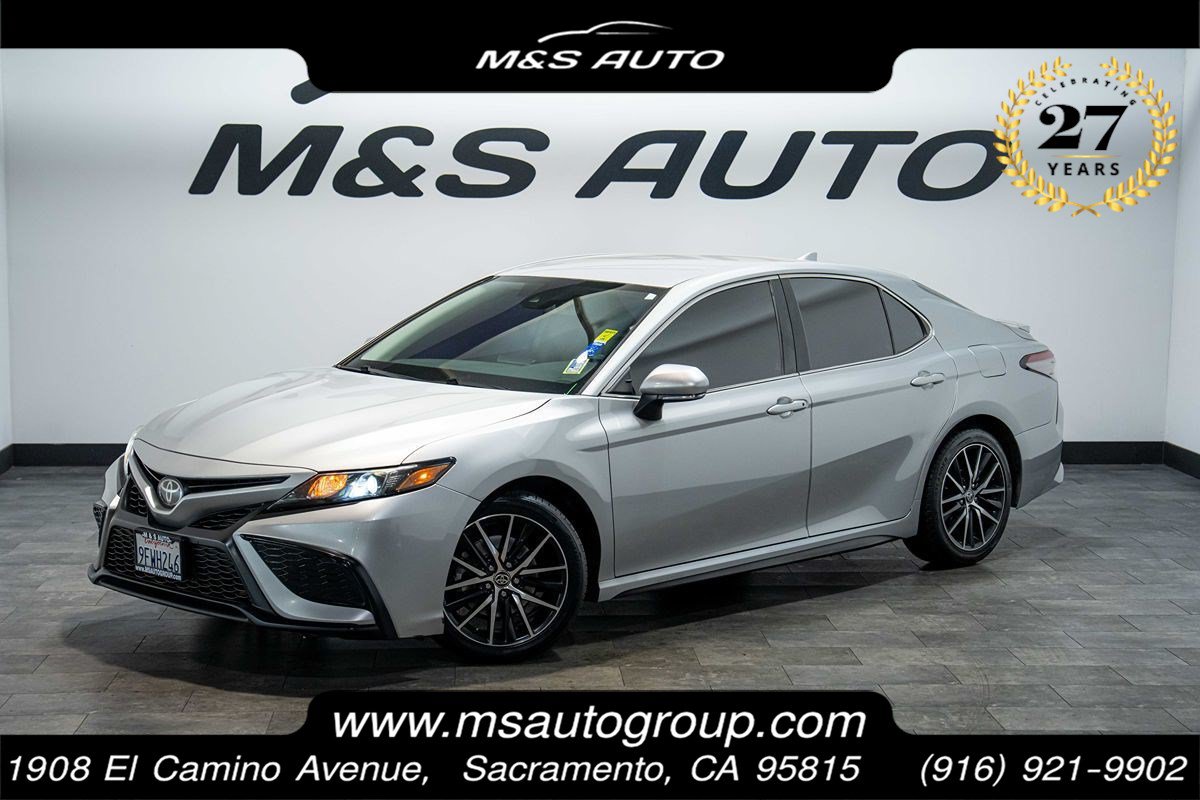Used 2021 Toyota Camry SE w/ Convenience Package FWD image 1