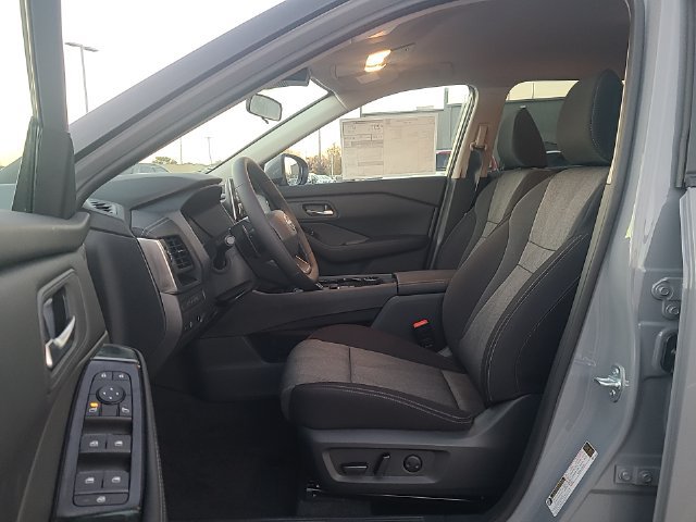 New 2027 Nissan Rogue SV w/ Cold Weather Package AWD/4WD image 12