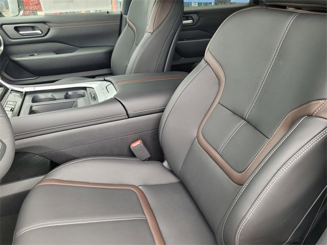 New 2025 Nissan Armada SL w/ Captain's Chari Seat Package image 4