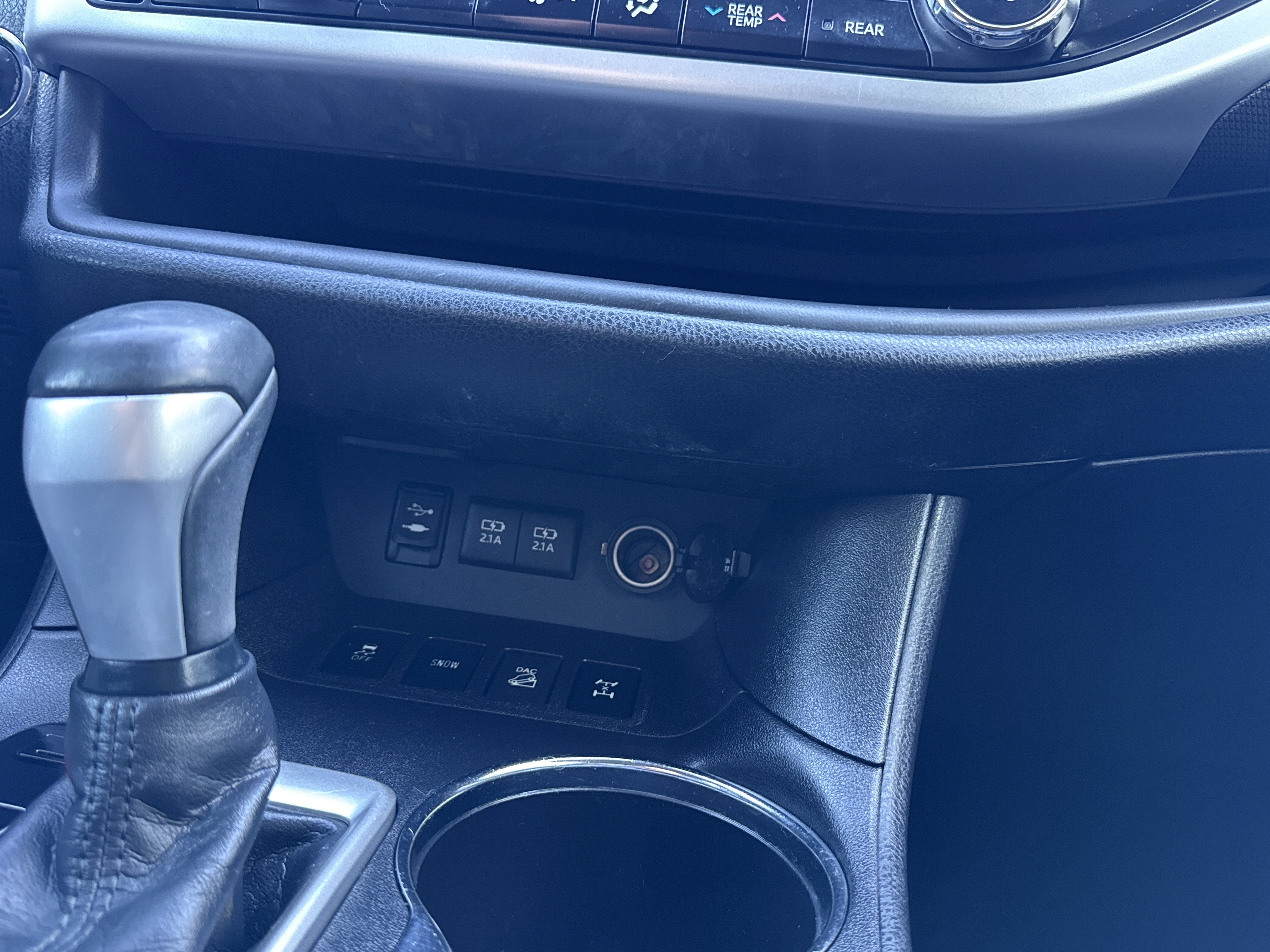 Used 2017 Toyota Highlander SE image 23