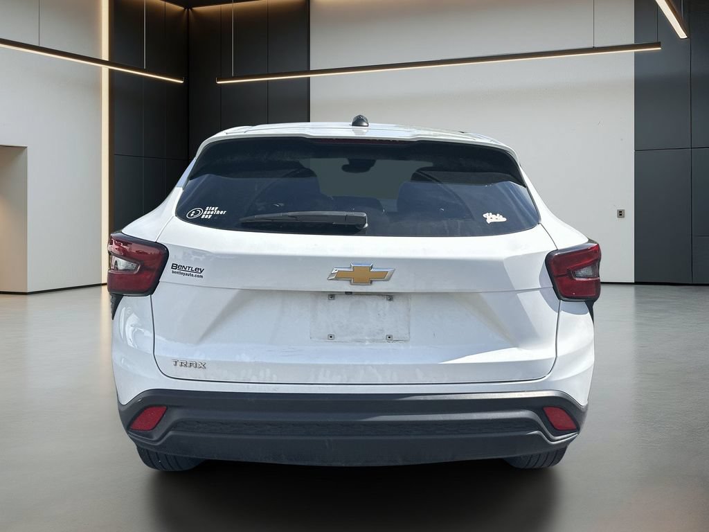Used 2024 Chevrolet Trax LS w/ LS Convenience Package FWD image 6
