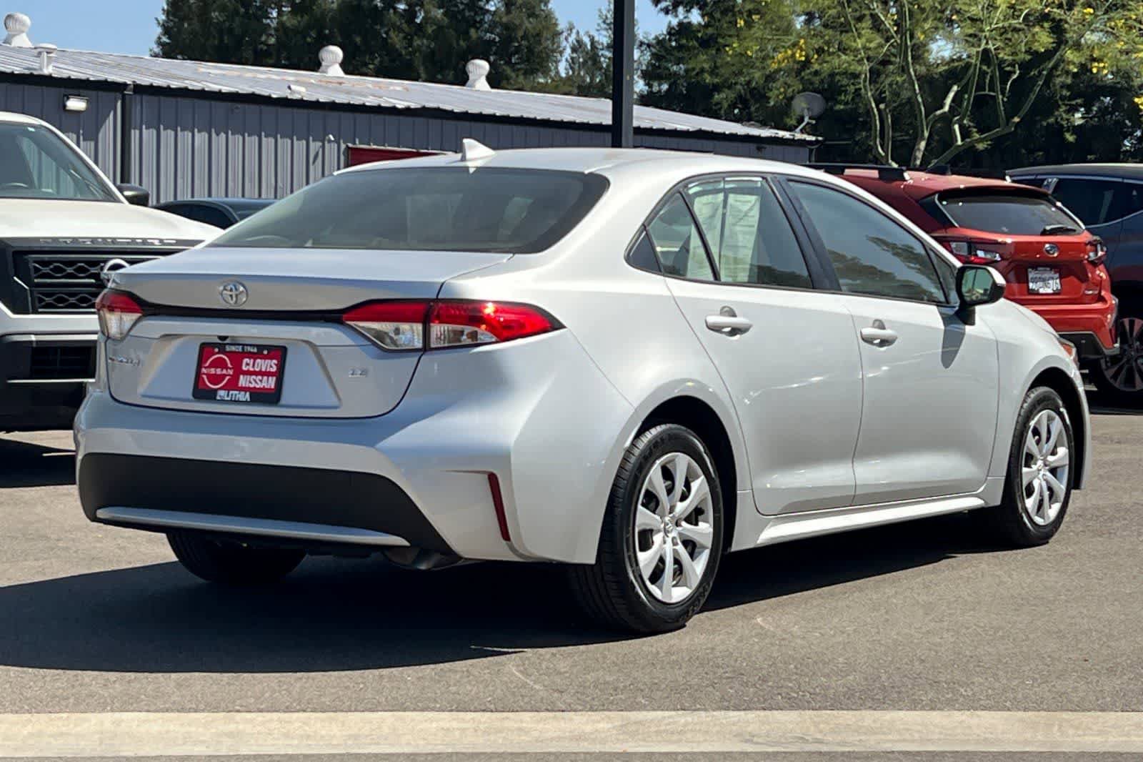 Used 2021 Toyota Corolla LE FWD image 3